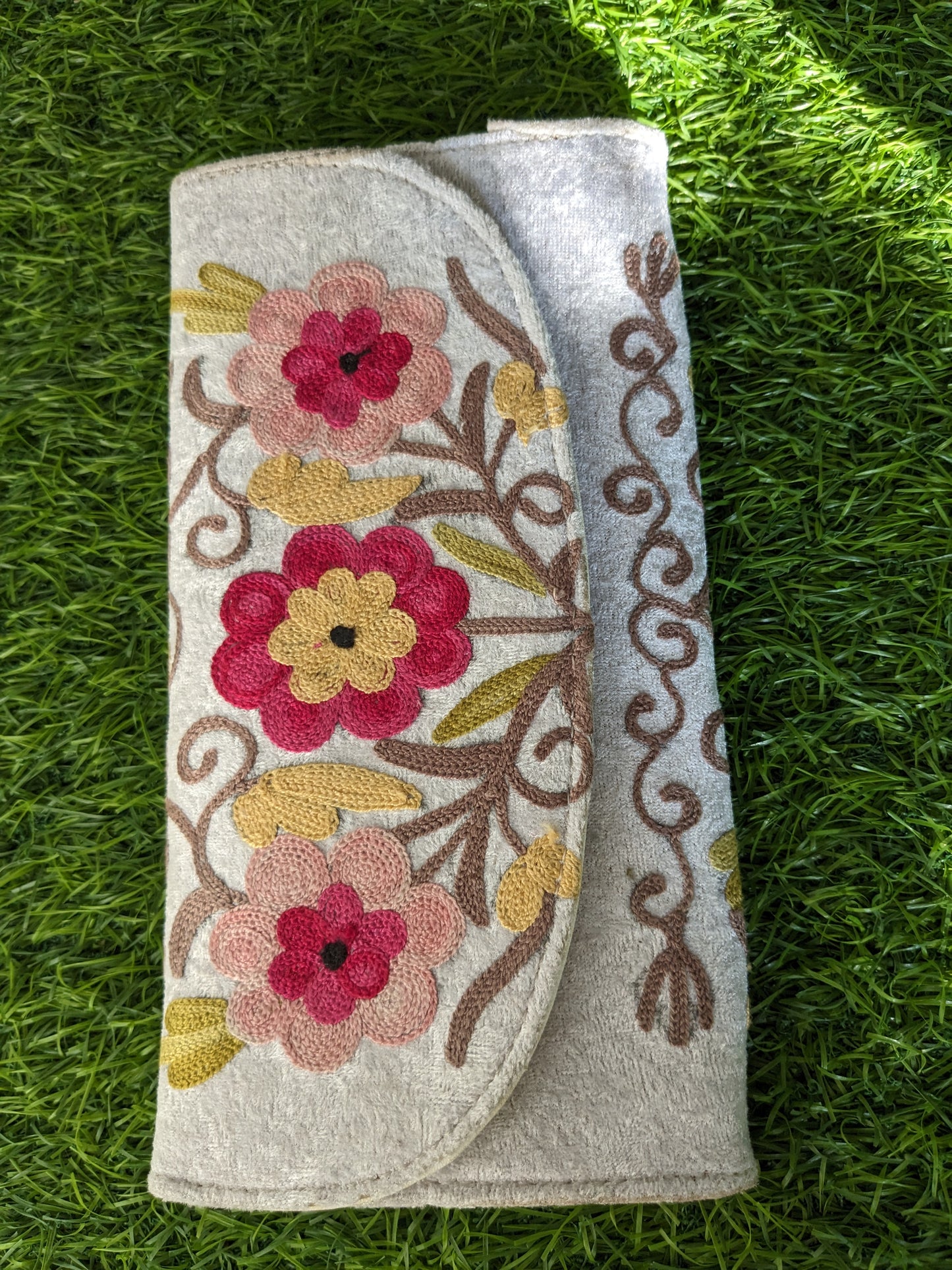 Floral Cream Clutch
